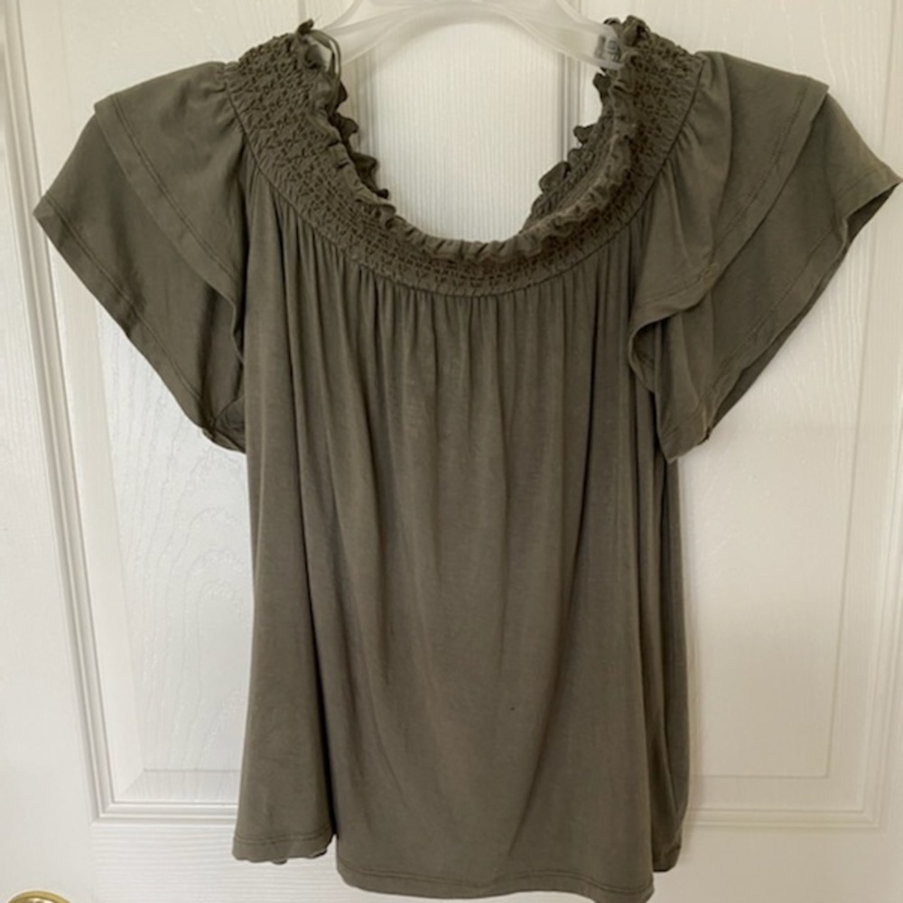 American Eagle 🦅 Outfitters, olive color top; XS